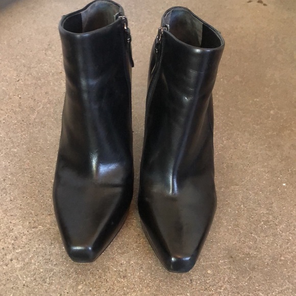 Via Spiga Bootie, Blk, 10M. Real leather booties but too tall for my arch. - Picture 2 of 10